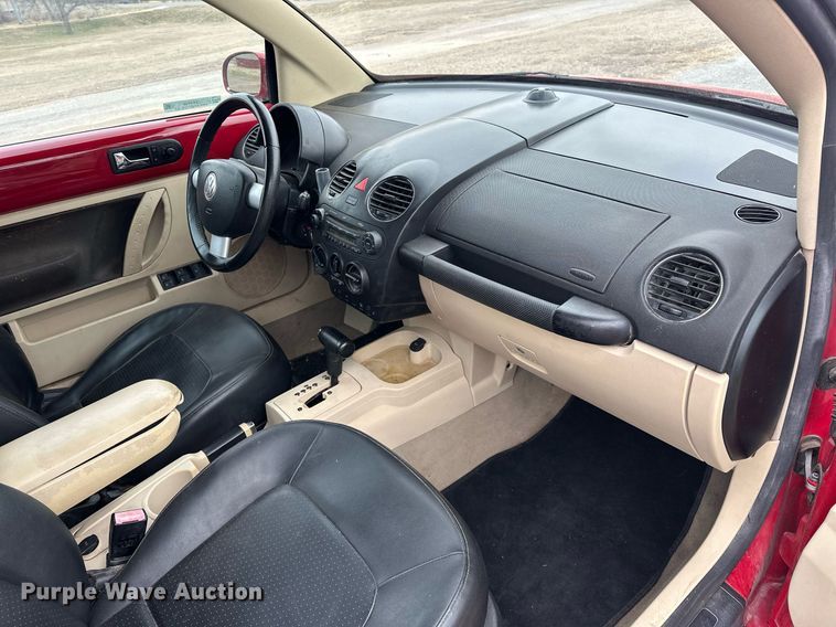 image for item EK0438 2006 Volkswagen New Beetle convertible