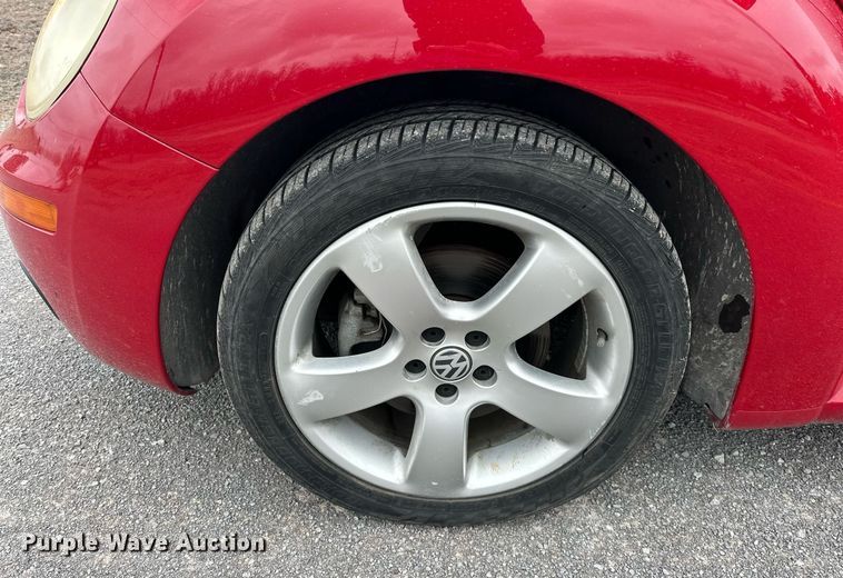 image for item EK0438 2006 Volkswagen New Beetle convertible