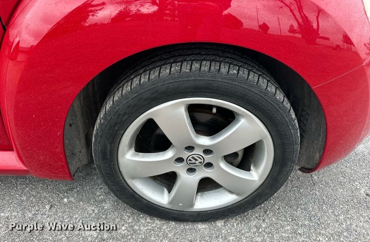 image for item EK0438 2006 Volkswagen New Beetle convertible