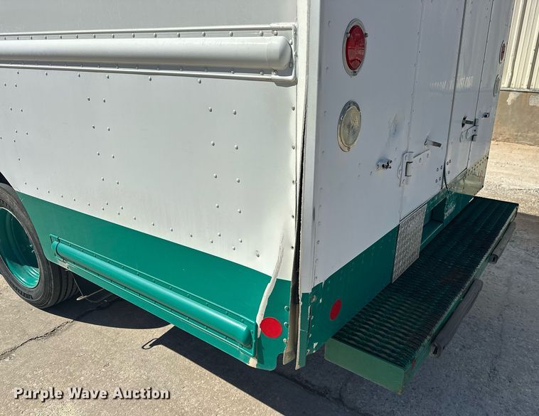 image for item EK0461 2016 Freightliner MT45 delivery truck