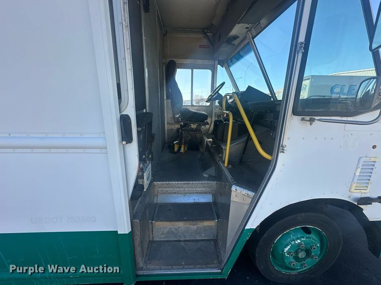 image for item EK0461 2016 Freightliner MT45 delivery truck