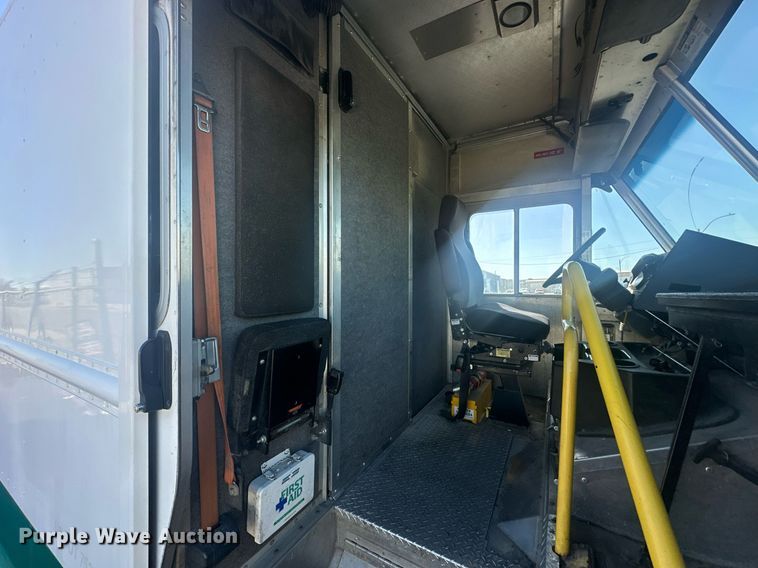 image for item EK0461 2016 Freightliner MT45 delivery truck