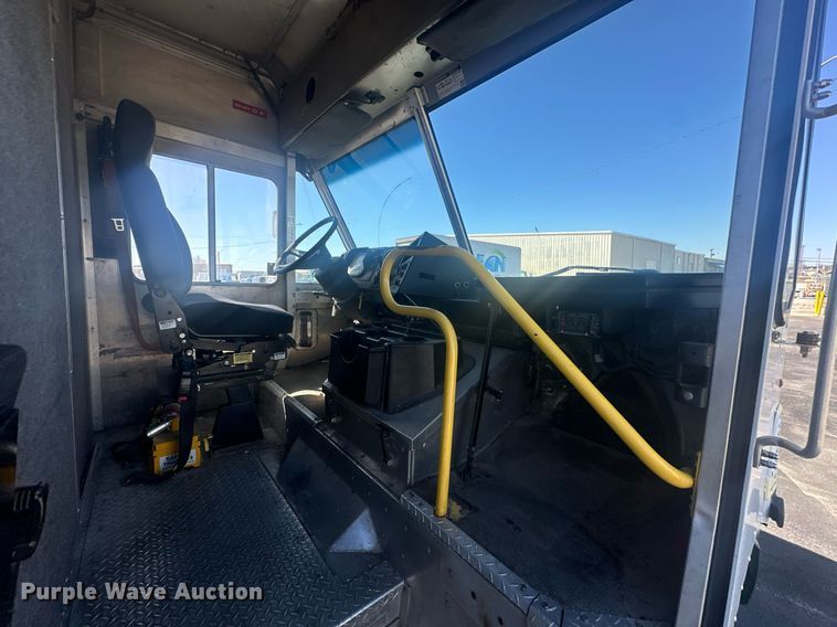 image for item EK0461 2016 Freightliner MT45 delivery truck