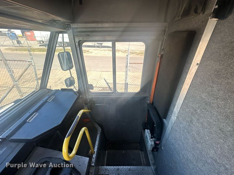 image for item EK0461 2016 Freightliner MT45 delivery truck