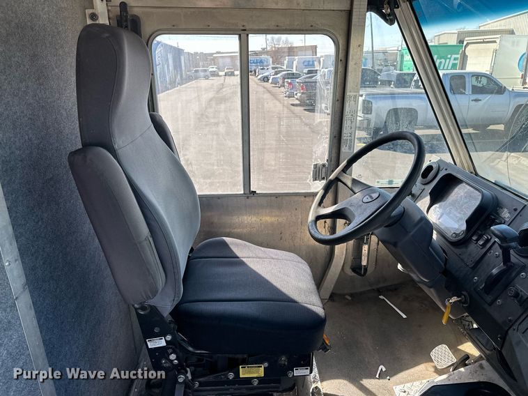 image for item EK0461 2016 Freightliner MT45 delivery truck