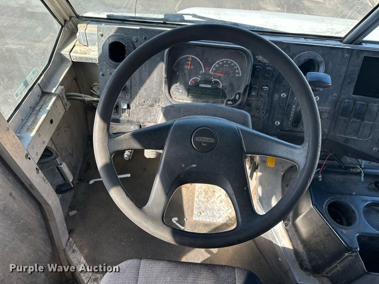 image for item EK0461 2016 Freightliner MT45 delivery truck