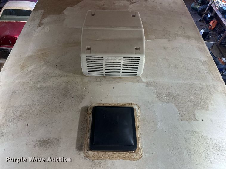 image for item EK0477 2010 Open Range 345RLS camper