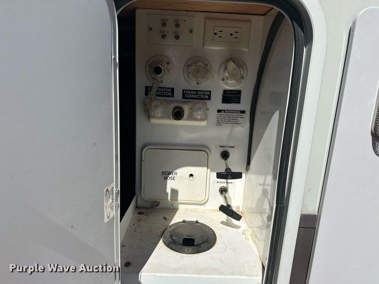 image for item EK0477 2010 Open Range 345RLS camper