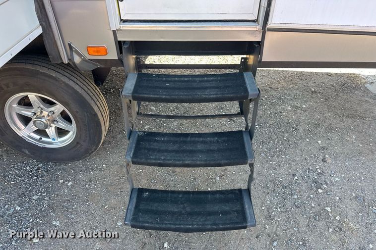 image for item EK0477 2010 Open Range 345RLS camper