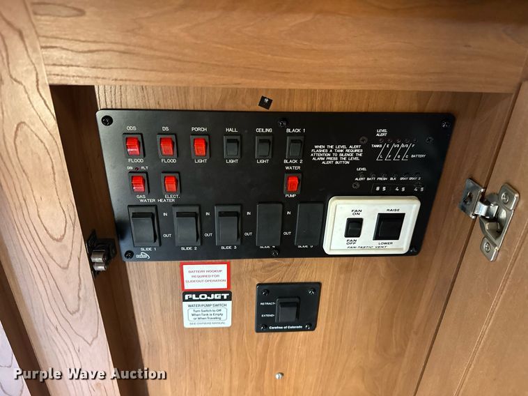 image for item EK0477 2010 Open Range 345RLS camper