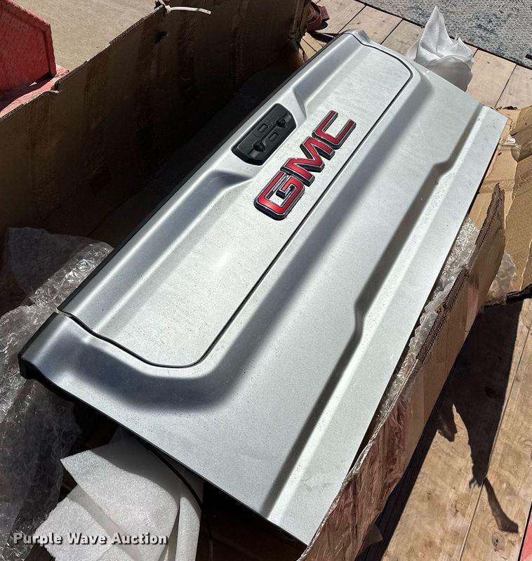 image for item EK0489 Pickup truck tailgate