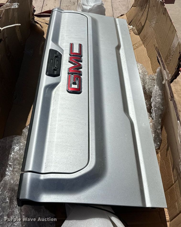 image for item EK0489 Pickup truck tailgate