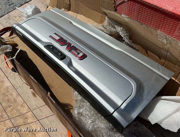 image for item EK0489 Pickup truck tailgate