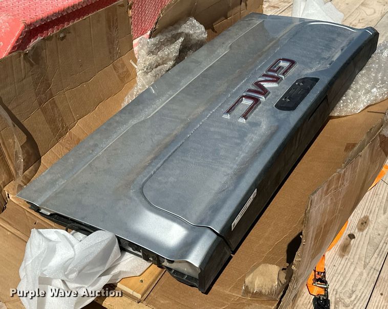 image for item EK0489 Pickup truck tailgate