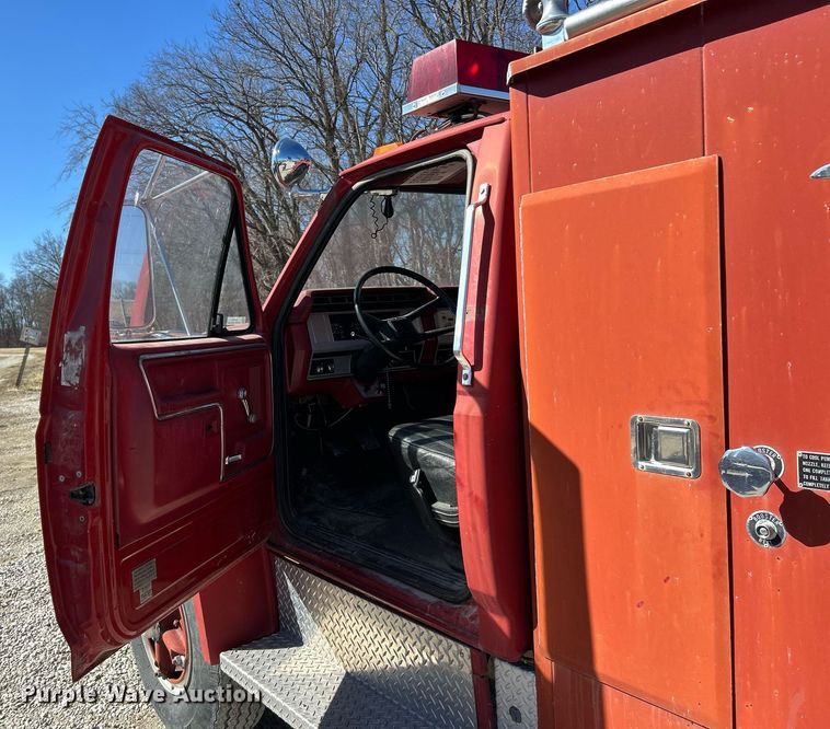 image for item EK2712 1980 Ford F700 Custom Cab pumper fire truck