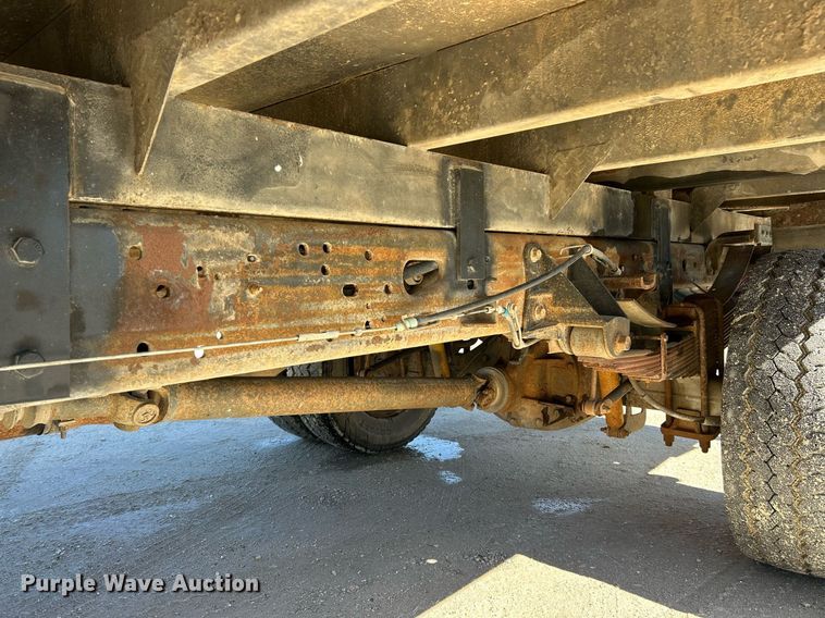 image for item EK2715 2005 Ford F450 Super Duty XL flatbed truck