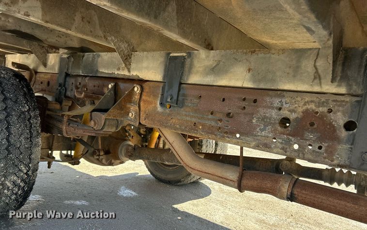 image for item EK2715 2005 Ford F450 Super Duty XL flatbed truck