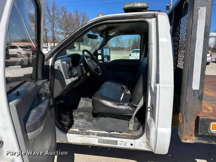 image for item EK2715 2005 Ford F450 Super Duty XL flatbed truck