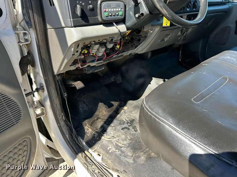 image for item EK2715 2005 Ford F450 Super Duty XL flatbed truck