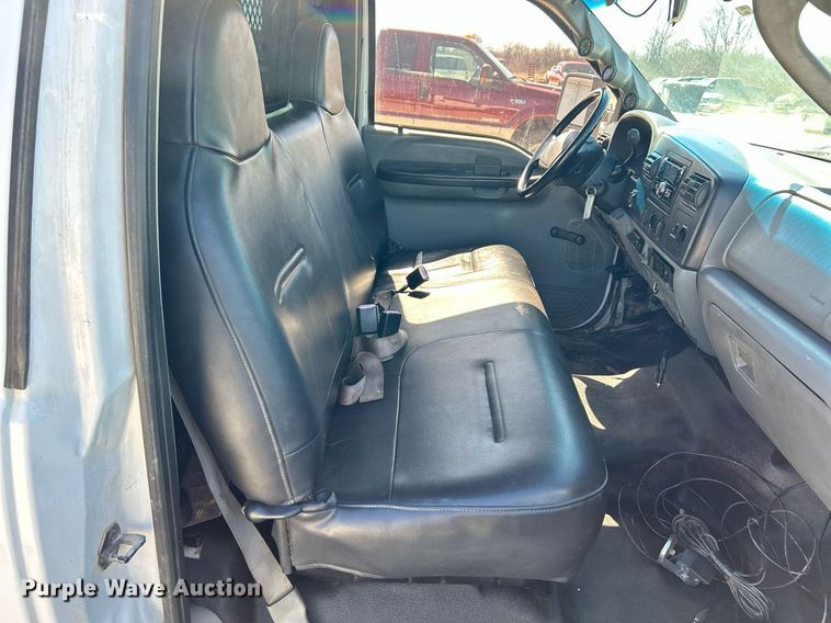 image for item EK2715 2005 Ford F450 Super Duty XL flatbed truck