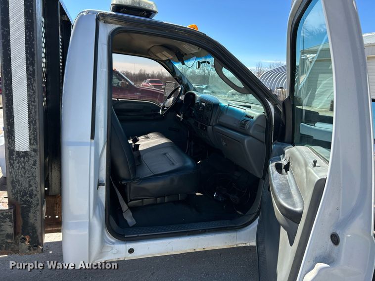 image for item EK2715 2005 Ford F450 Super Duty XL flatbed truck