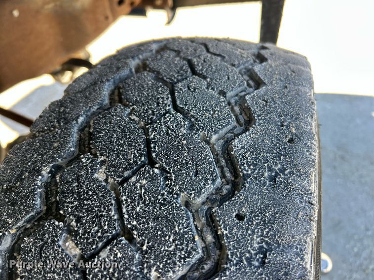 image for item EK2715 2005 Ford F450 Super Duty XL flatbed truck