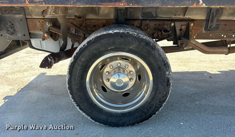 image for item EK2715 2005 Ford F450 Super Duty XL flatbed truck
