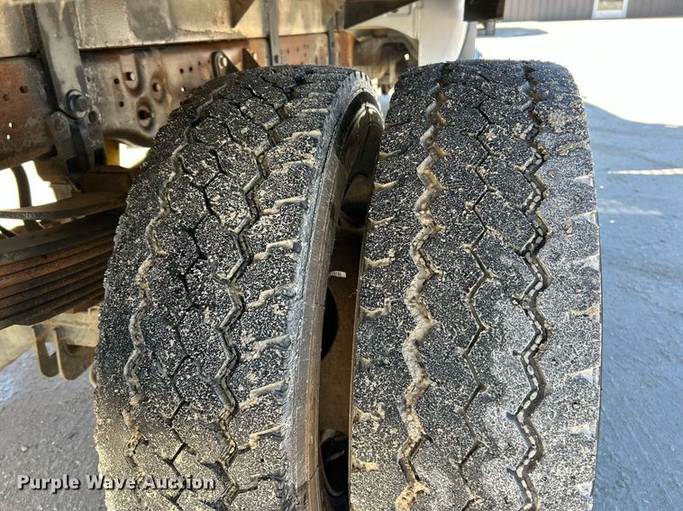 image for item EK2715 2005 Ford F450 Super Duty XL flatbed truck