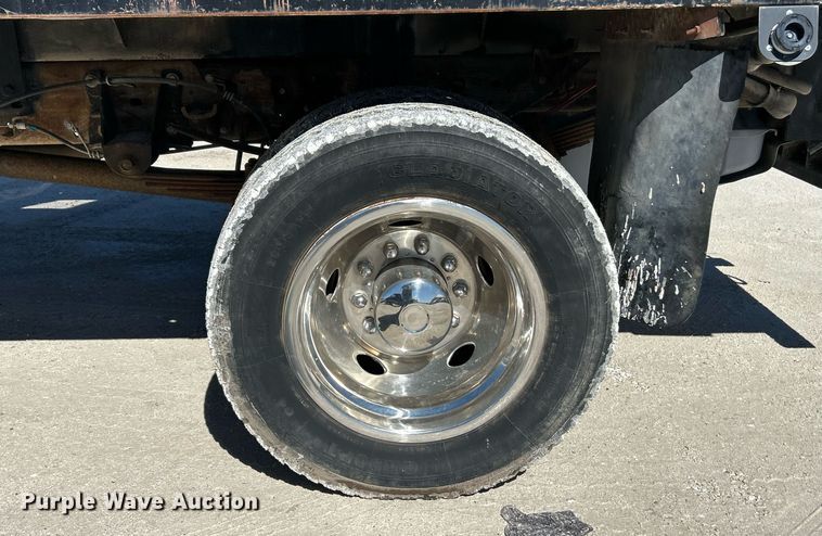 image for item EK2715 2005 Ford F450 Super Duty XL flatbed truck