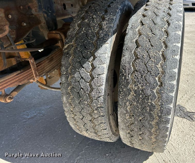 image for item EK2715 2005 Ford F450 Super Duty XL flatbed truck