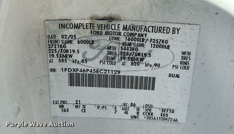 image for item EK2715 2005 Ford F450 Super Duty XL flatbed truck