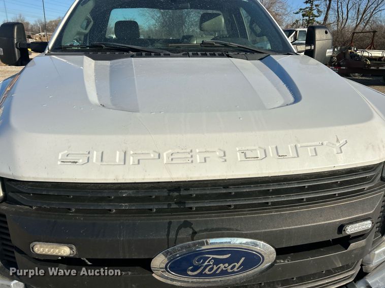 image for item EK2728 2017 Ford F550 Super Duty XL truck cab and chassis