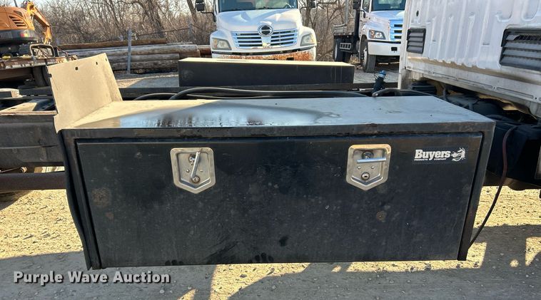 image for item EK2728 2017 Ford F550 Super Duty XL truck cab and chassis