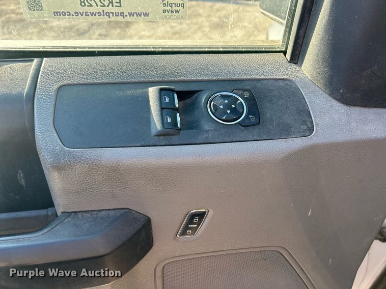 image for item EK2728 2017 Ford F550 Super Duty XL truck cab and chassis