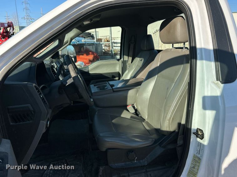 image for item EK2728 2017 Ford F550 Super Duty XL truck cab and chassis