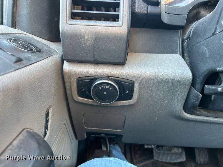 image for item EK2728 2017 Ford F550 Super Duty XL truck cab and chassis