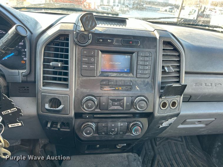 image for item EK2728 2017 Ford F550 Super Duty XL truck cab and chassis