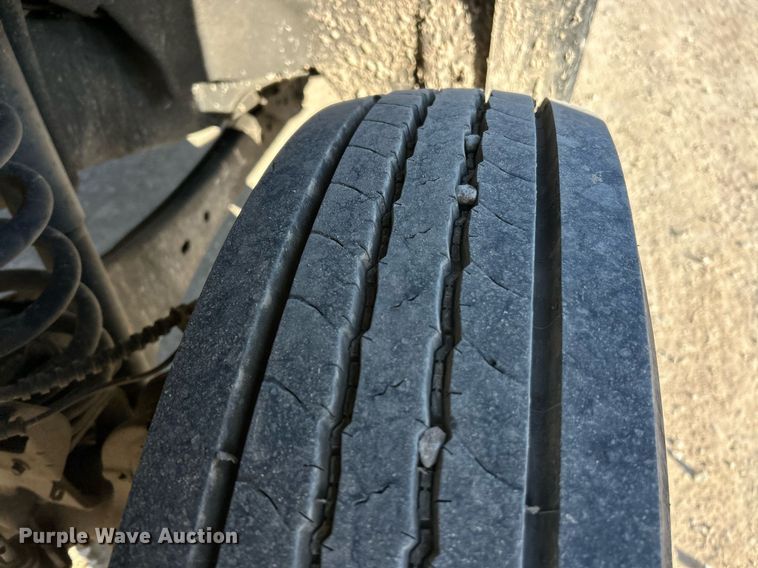 image for item EK2728 2017 Ford F550 Super Duty XL truck cab and chassis