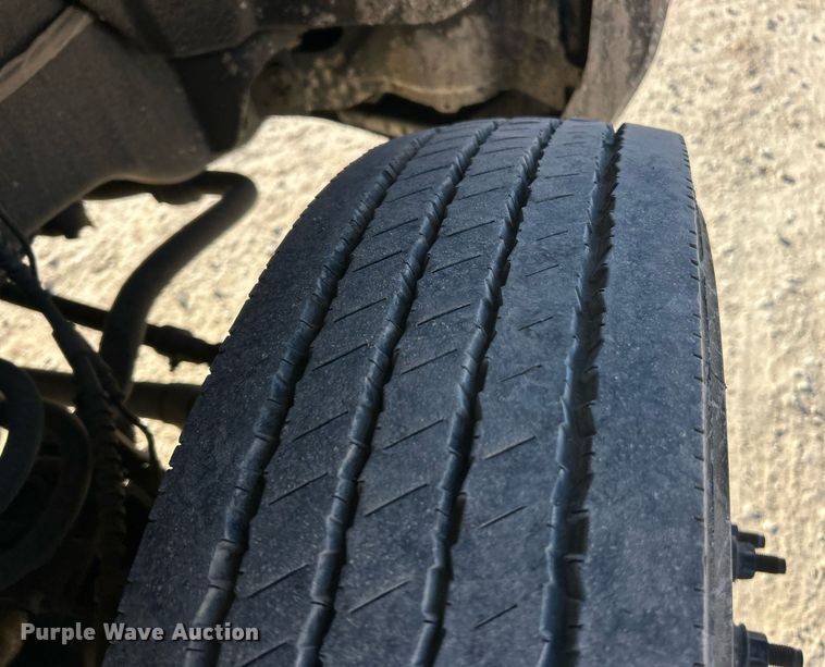 image for item EK2728 2017 Ford F550 Super Duty XL truck cab and chassis