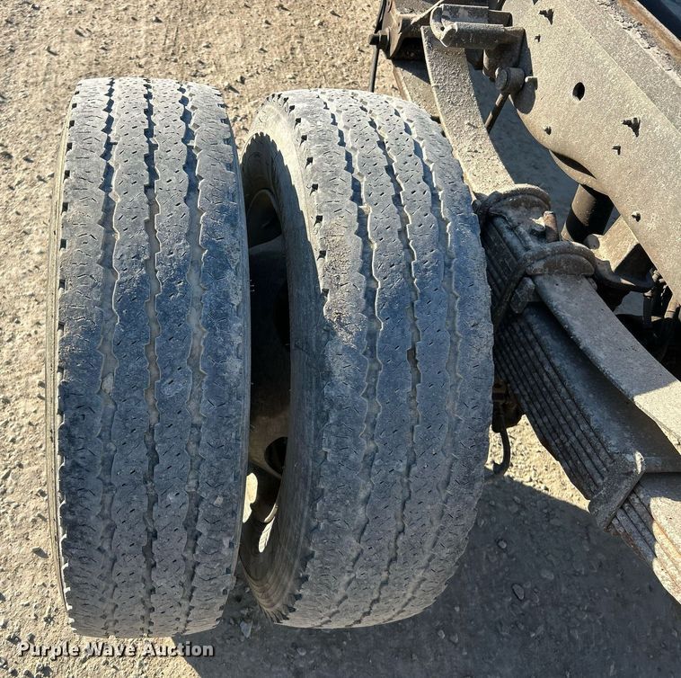 image for item EK2728 2017 Ford F550 Super Duty XL truck cab and chassis