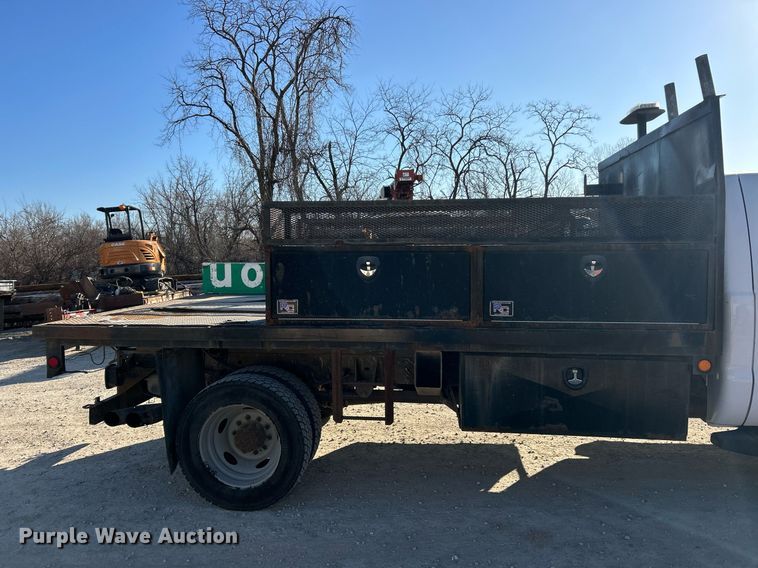 image for item EK2729 2016 Ford F550 Super Duty flatbed truck