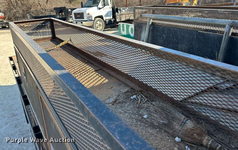 image for item EK2729 2016 Ford F550 Super Duty flatbed truck