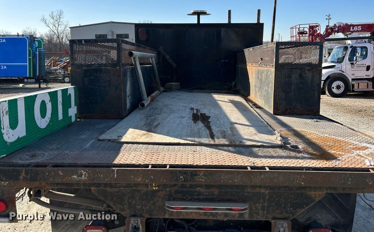 image for item EK2729 2016 Ford F550 Super Duty flatbed truck