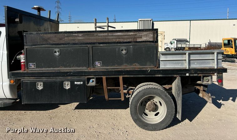 image for item EK2729 2016 Ford F550 Super Duty flatbed truck