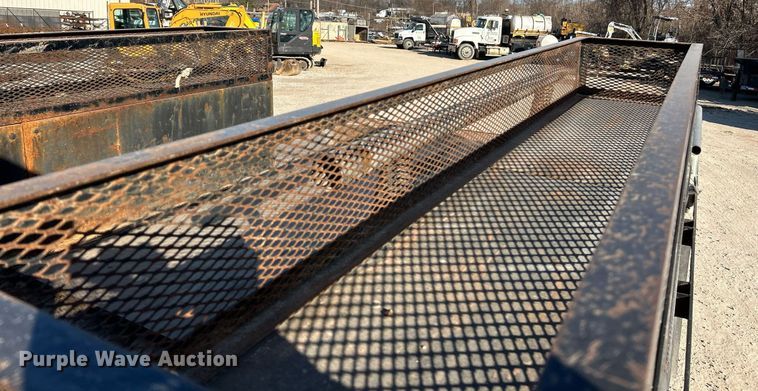 image for item EK2729 2016 Ford F550 Super Duty flatbed truck