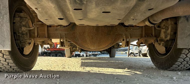 image for item EK2729 2016 Ford F550 Super Duty flatbed truck