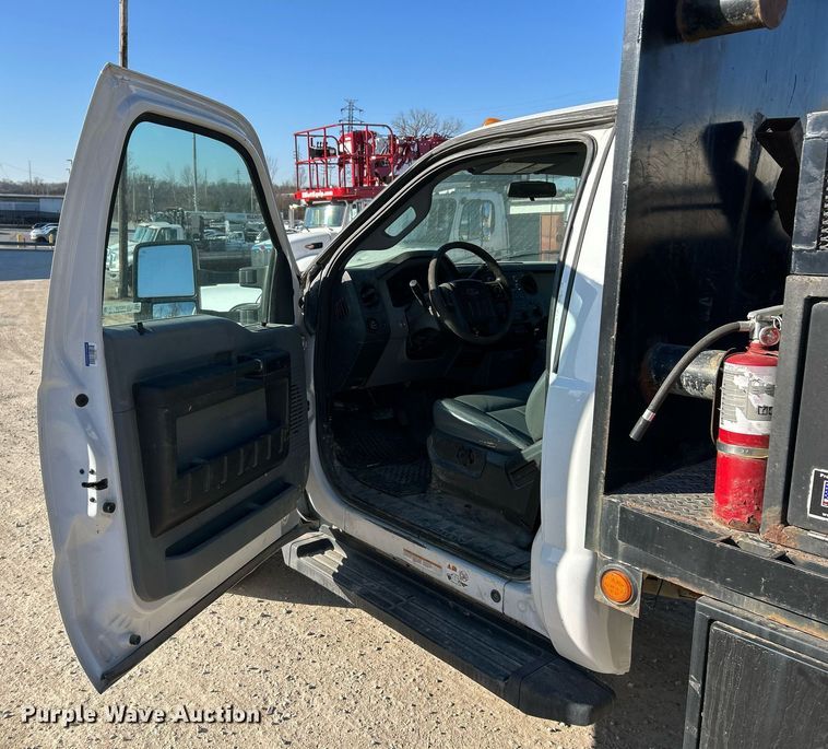 image for item EK2729 2016 Ford F550 Super Duty flatbed truck