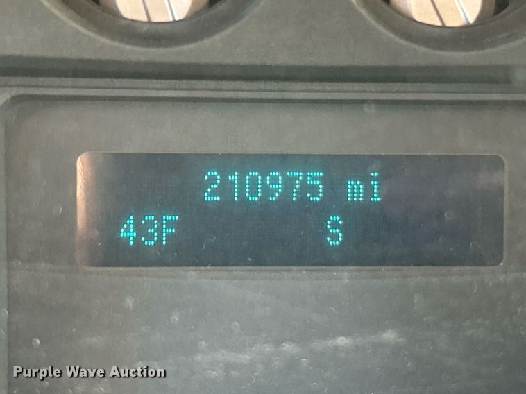 image for item EK2729 2016 Ford F550 Super Duty flatbed truck