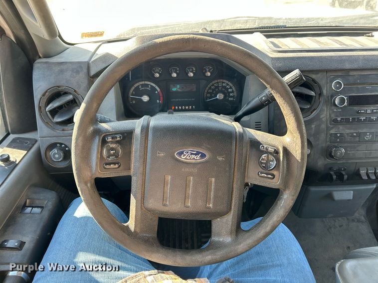 image for item EK2729 2016 Ford F550 Super Duty flatbed truck