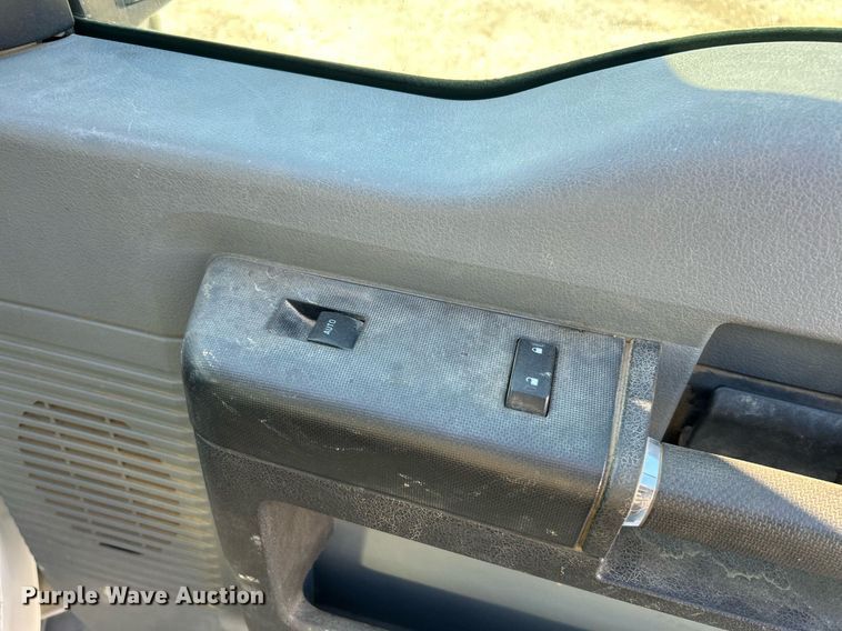 image for item EK2729 2016 Ford F550 Super Duty flatbed truck